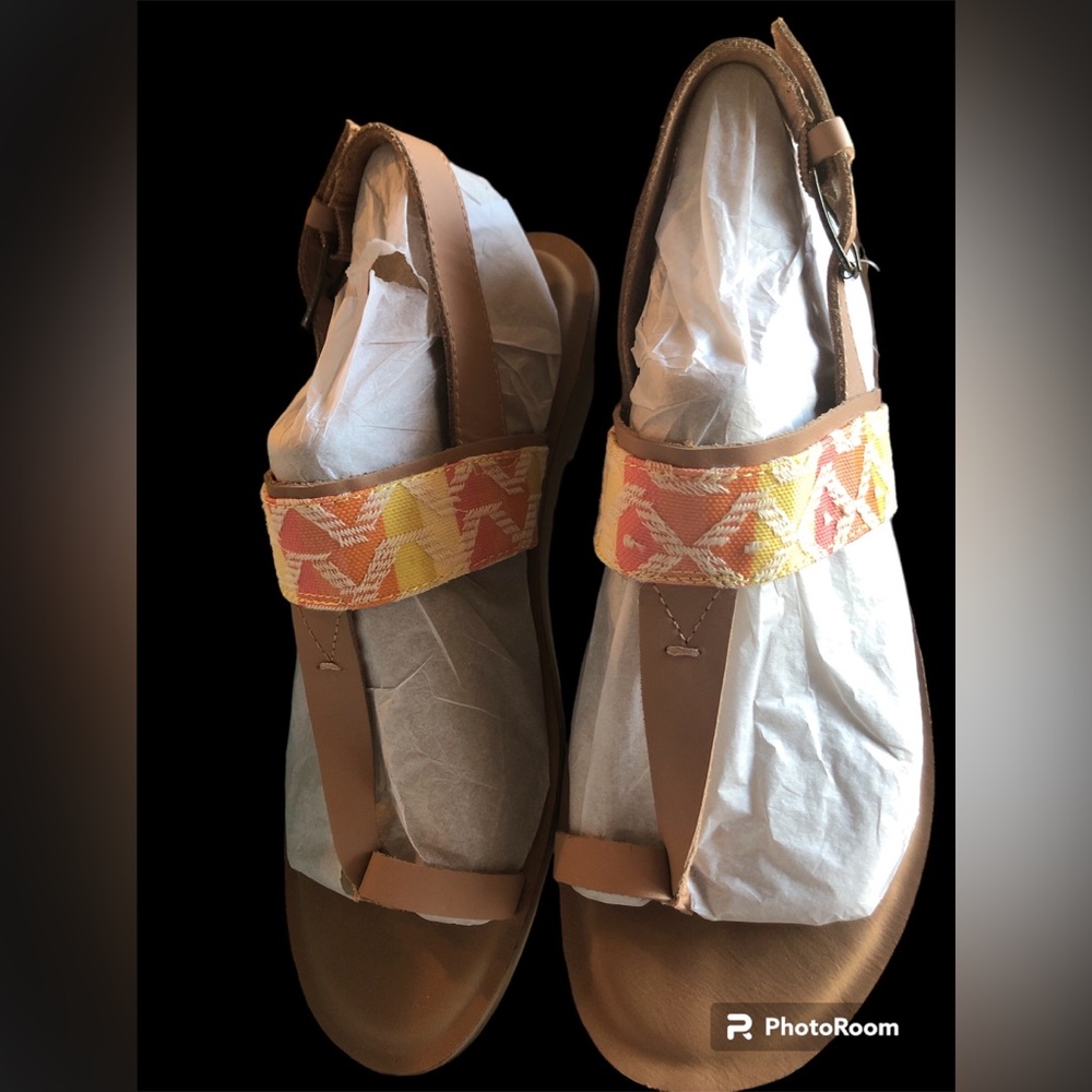 Toms Bree Womens Warm Beige Leather Chevron Embroidered Sandals Size 7.5